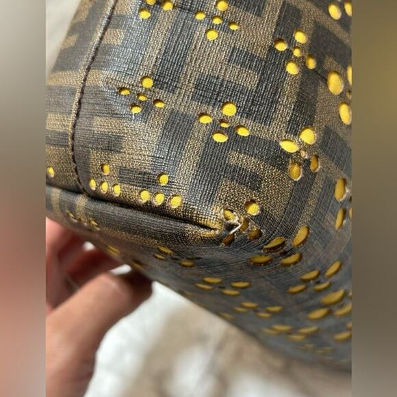 Authentic FENDI Zucca Brown Yellow Flower Pulling Zucca Tote Bag Zip Closure - Picture 8 of 14